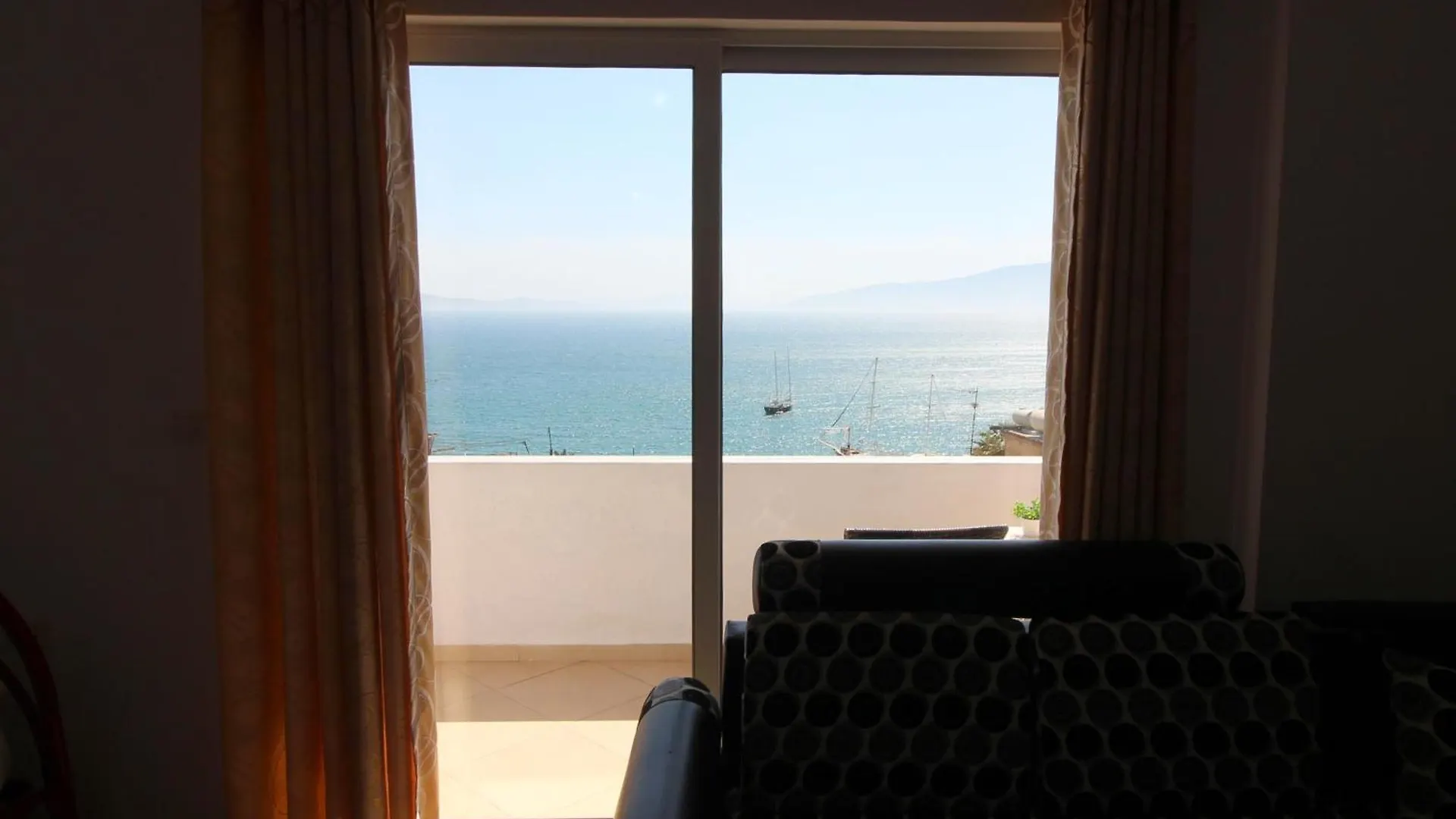 July Seaview Apartments Sarande