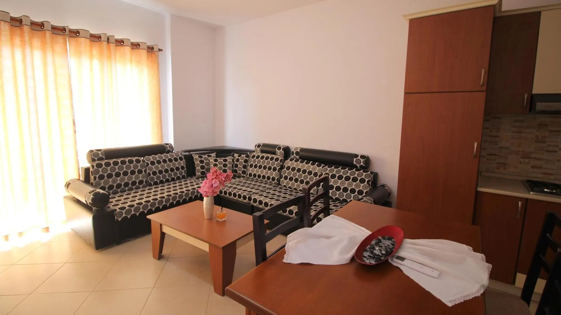 July Seaview Apartments Sarande