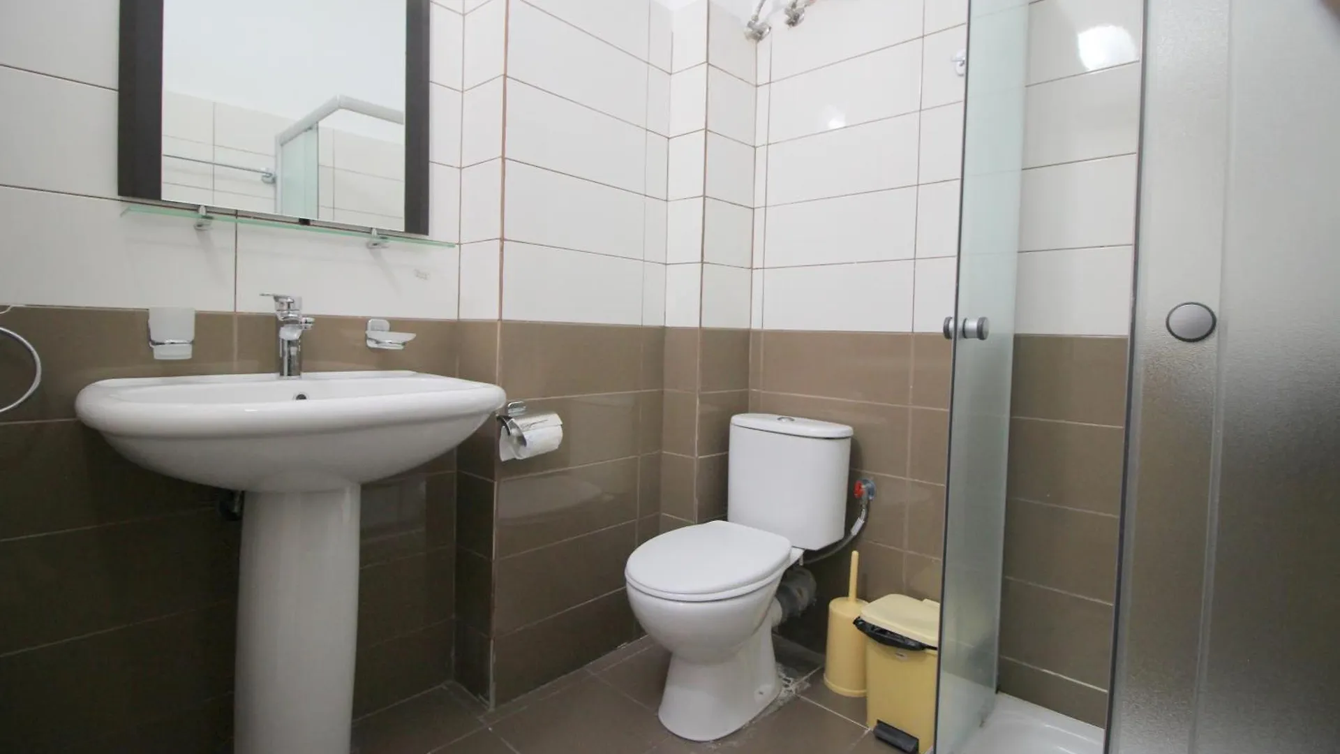 July Seaview Apartments Sarande