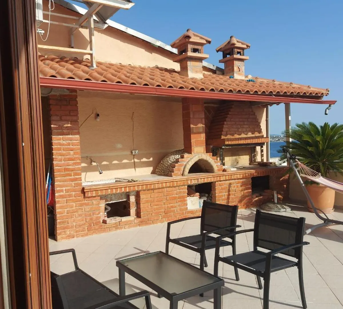 July Seaview Apartments Sarande